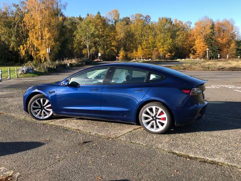 Used 2022 Tesla Model 3 Performance image 10