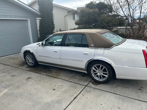 Used 2006 Cadillac DTS image 3