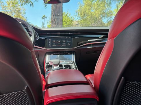 Used 2019 Audi Q8 Prestige w/ Luxury Package AWD/4WD image 21