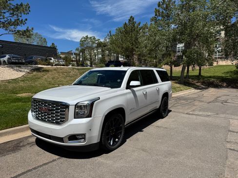 Used 2020 GMC Yukon XL Denali w/ Denali Ultimate Package AWD/4WD image 2