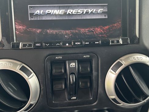 Used 2016 Jeep Wrangler Unlimited Sahara w/ Connectivity Group image 5