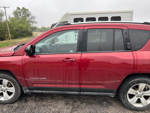 Used 2011 Jeep Compass Latitude w/ Sun/Sound Group AWD/4WD image 14