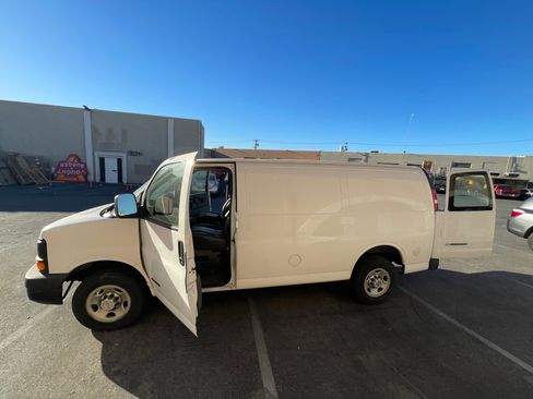 Used 2003 Chevrolet Express 2500 image 15