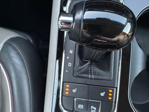 Used 2016 Kia Sedona EX image 4