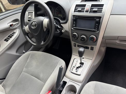 Used 2013 Toyota Corolla LE image 6