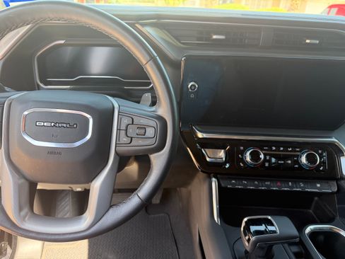 Used 2023 GMC Sierra 1500 Denali w/ Technology Package AWD/4WD image 16