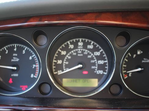 Used 2004 Jaguar XJ8 RWD image 5