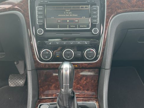 Used 2013 Volkswagen Passat 2.5 SEL Premium image 11