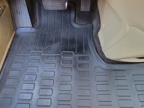 Used 2010 Honda CR-V LX image 12