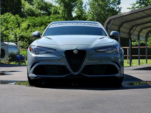 Used 2018 Alfa Romeo Giulia Quadrifoglio w/ Driver Assist Dynamic Package image 18