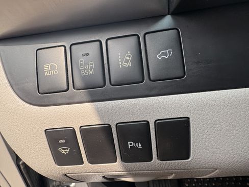 Used 2015 Toyota Highlander Limited w/ Driver Technology Package FWD image 25