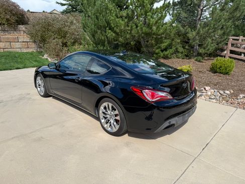Used 2013 Hyundai Genesis 3.8 image 4