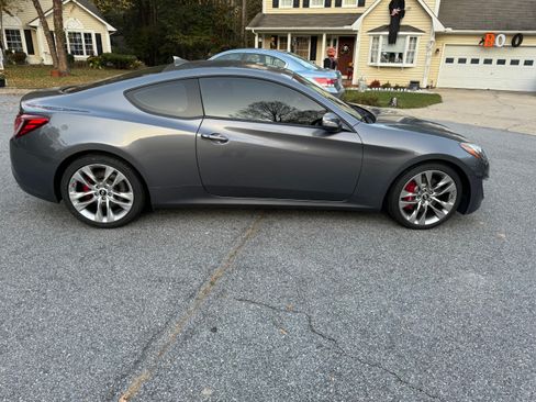 Used 2015 Hyundai Genesis 3.8 image 6