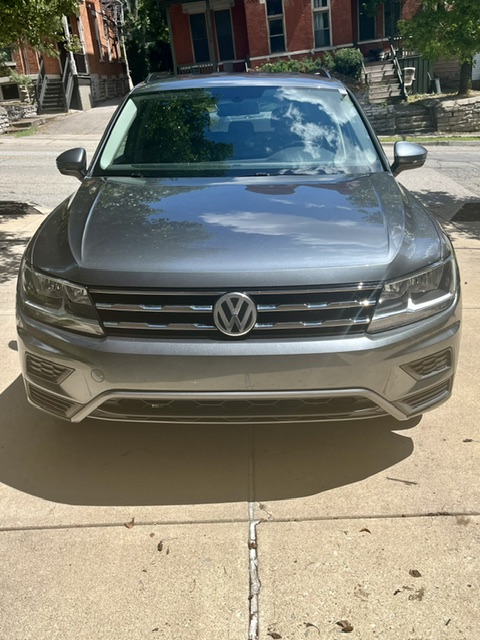 Used 2018 Volkswagen Tiguan SE FWD image 1