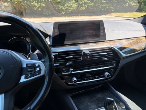 Used 2018 BMW 530e image 27