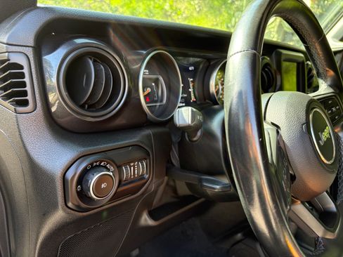 Used 2020 Jeep Wrangler Unlimited Sport image 2