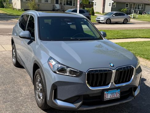 Used 2023 BMW X1 xDrive28i w/ Convenience Package AWD/4WD image 2
