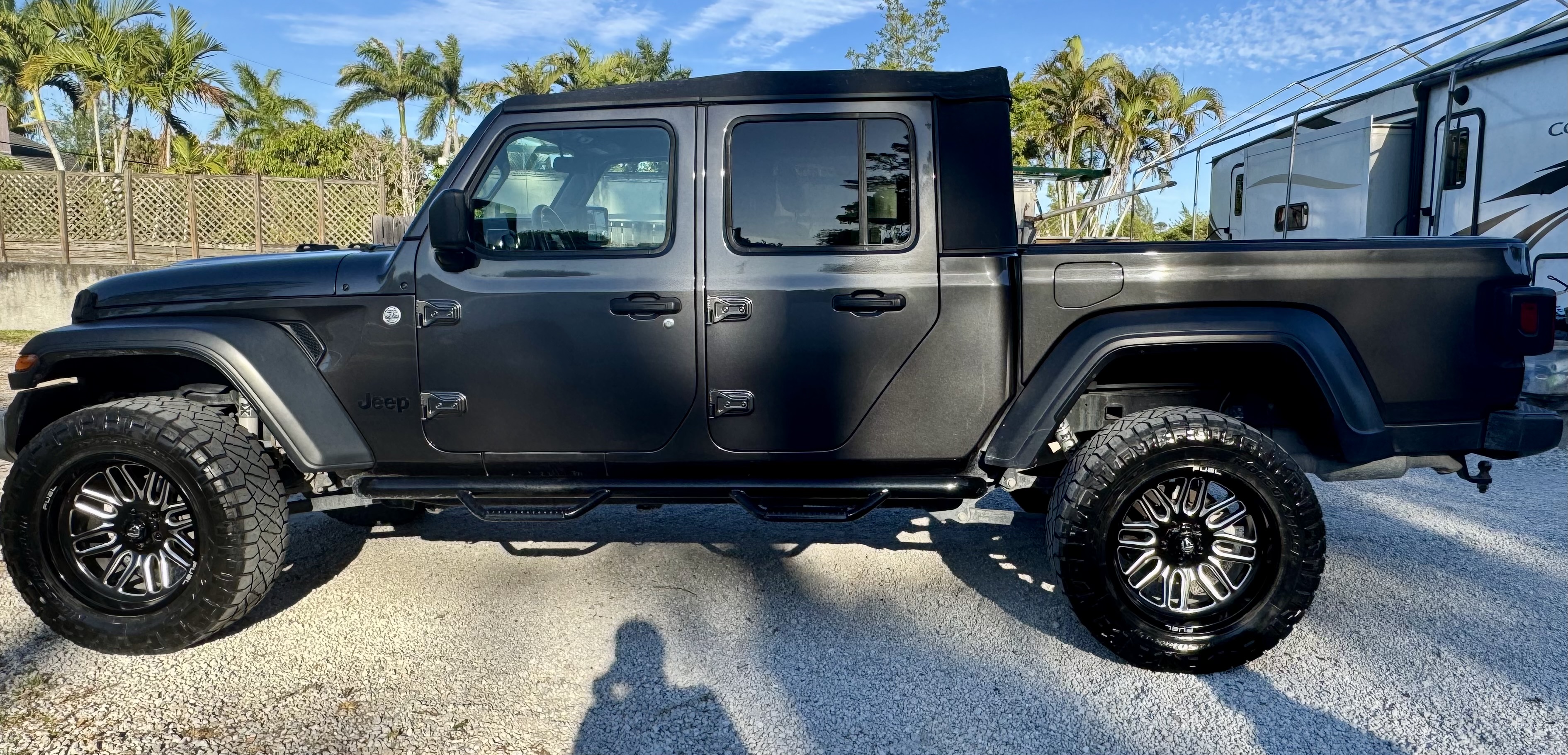 Used 2021 Jeep Gladiator Sport AWD/4WD image 2