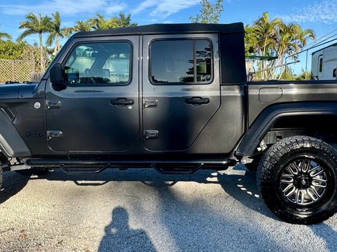 Used 2021 Jeep Gladiator Sport image 2