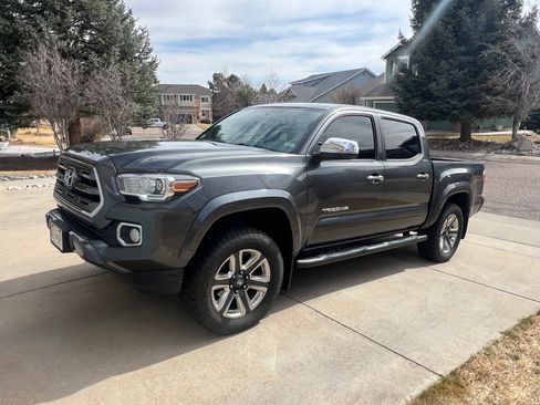 Used 2016 Toyota Tacoma Limited w/ Exterior Package image 8
