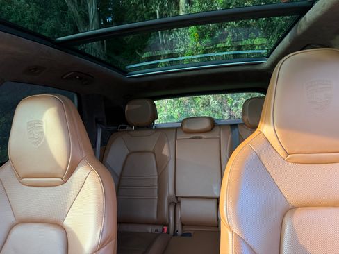 Used 2020 Porsche Cayenne Turbo image 14