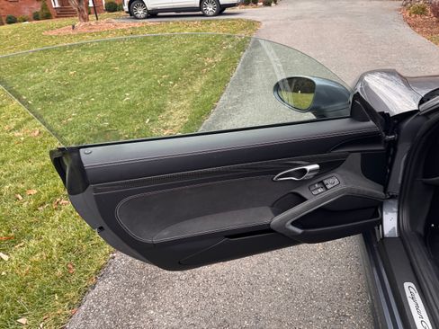 Used 2025 Porsche 718 Cayman GT4 image 9