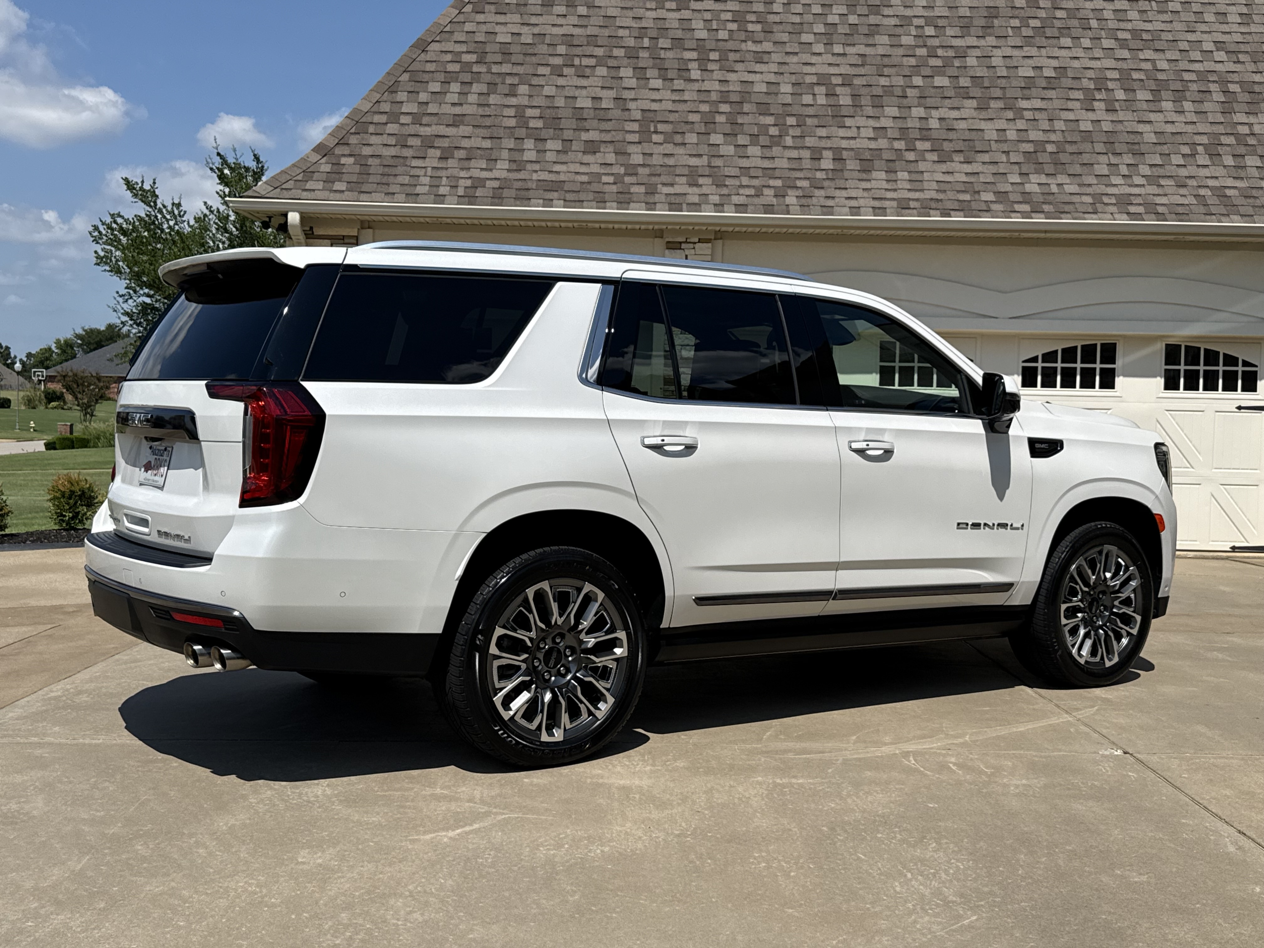 Used 2023 GMC Yukon Denali Ultimate AWD/4WD image 5