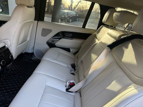 Used 2023 Land Rover Range Rover Long Wheelbase SE image 10