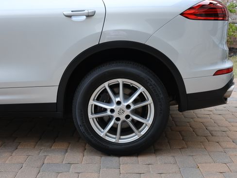 Used 2016 Porsche Cayenne Diesel AWD/4WD image 14
