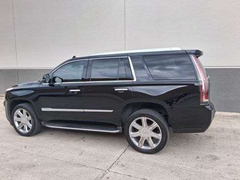 Used 2018 Cadillac Escalade Premium Luxury image 10