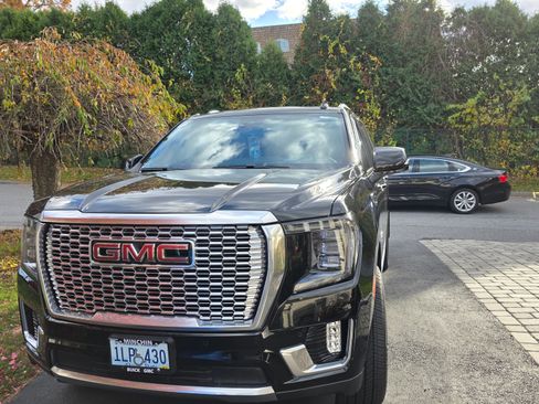Used 2023 GMC Yukon XL Denali image 6