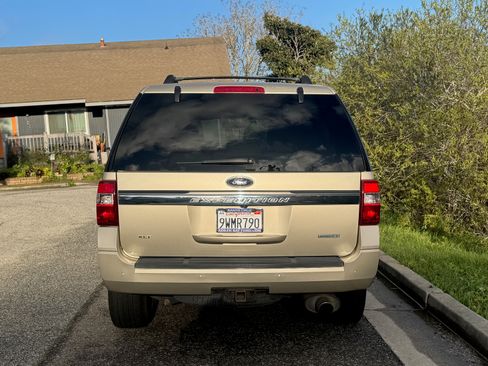 Used 2017 Ford Expedition XLT image 25