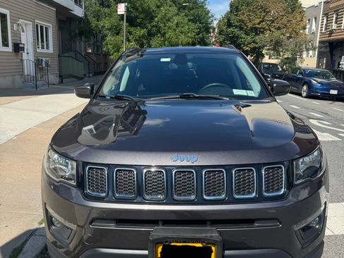 Used 2019 Jeep Compass Latitude w/ Cold Weather Group AWD/4WD image 4
