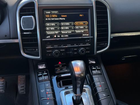 Used 2014 Porsche Cayenne Platinum Edition image 19