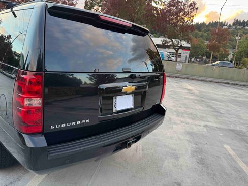 Used 2012 Chevrolet Suburban LT image 12