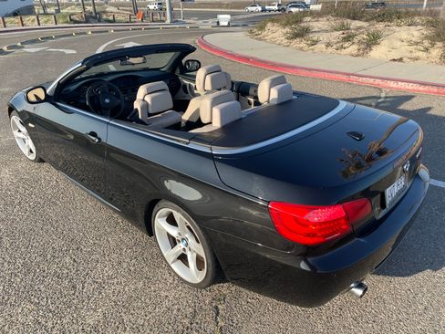 Used 2012 BMW 335i Convertible image 8
