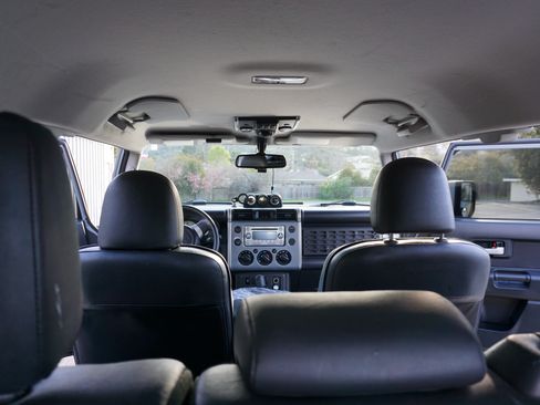 Used 2014 Toyota FJ Cruiser 4WD w/ Convenience Package image 14