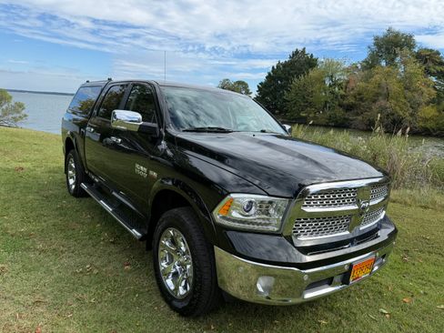 Used 2016 RAM 1500 Laramie w/ Convenience Group image 10