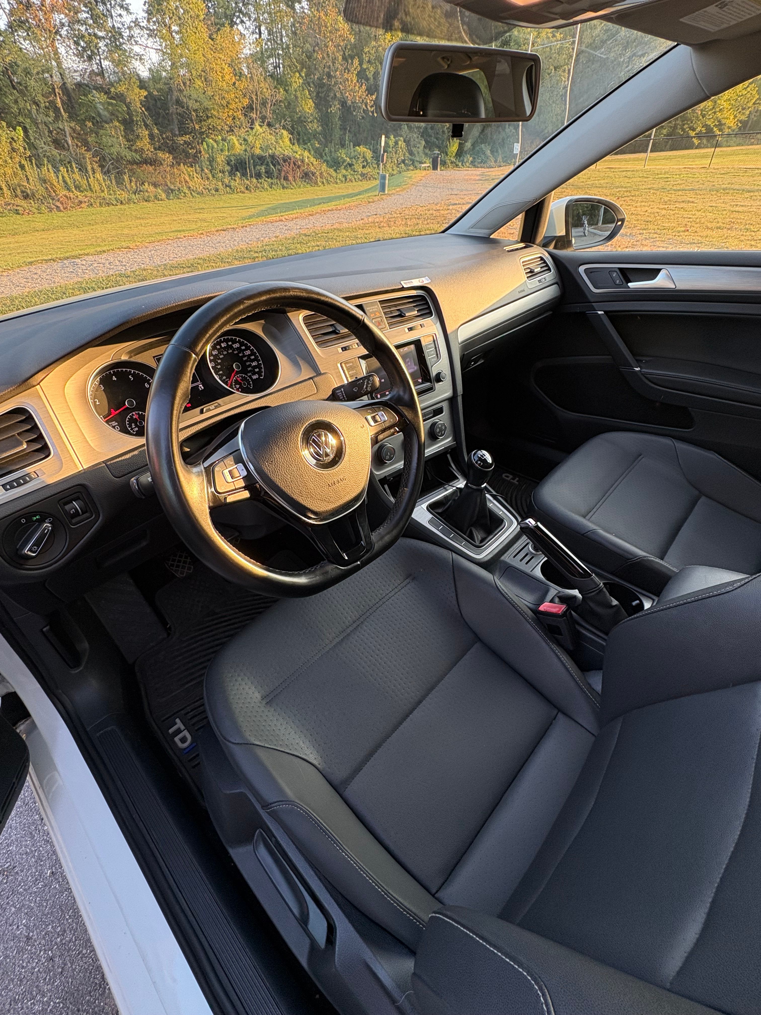 Used 2015 Volkswagen Golf S FWD image 15