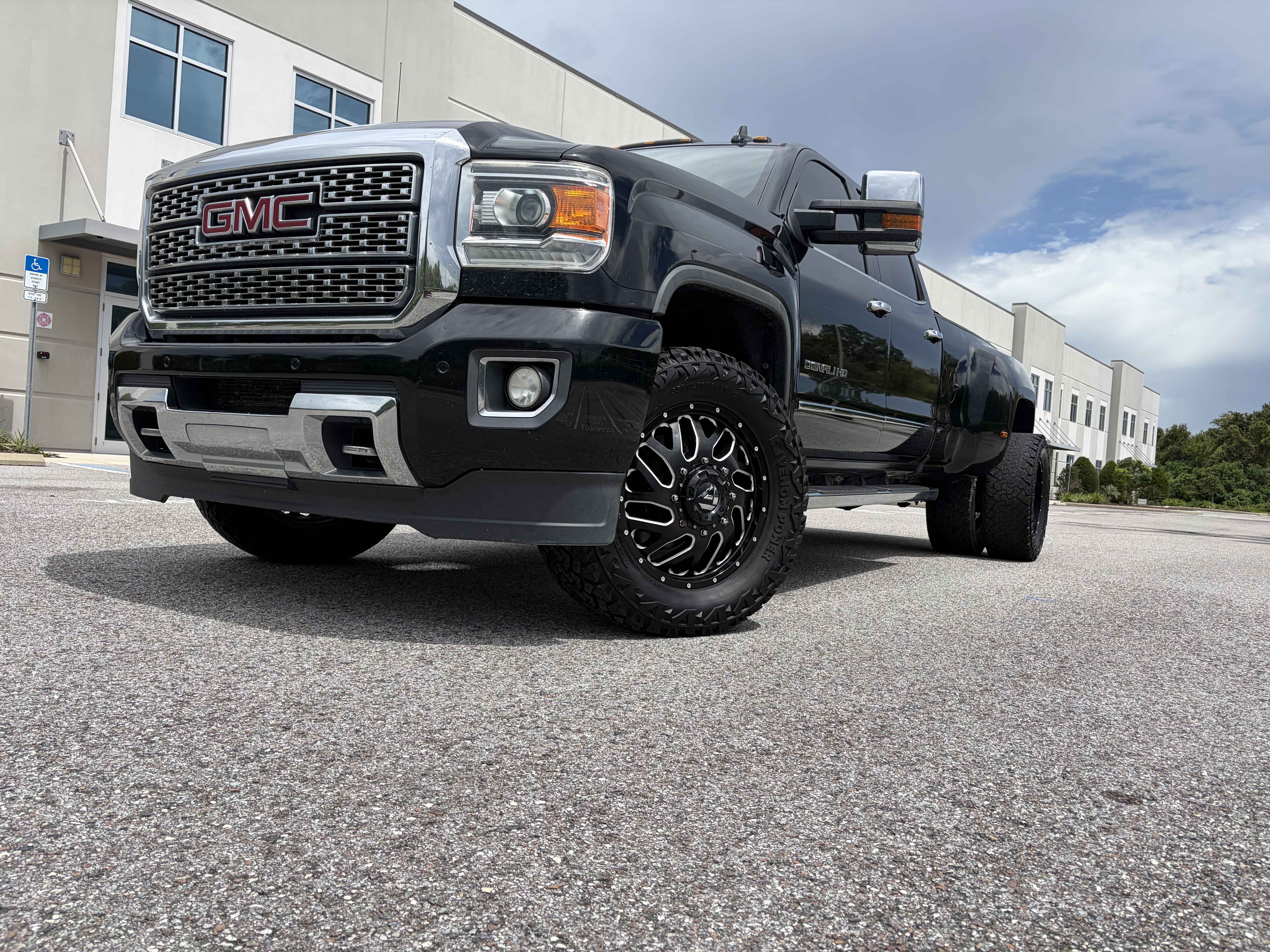 Used 2018 GMC Sierra 3500 Denali w/ Duramax Plus Package AWD/4WD image 2