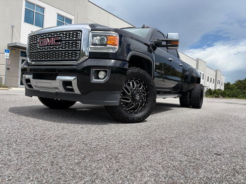 Used 2018 GMC Sierra 3500 Denali w/ Duramax Plus Package AWD/4WD image 2