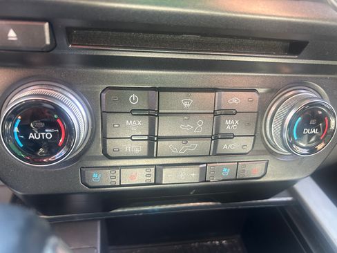 Used 2018 Ford F150 Lariat w/ Equipment Group 502A Luxury image 9