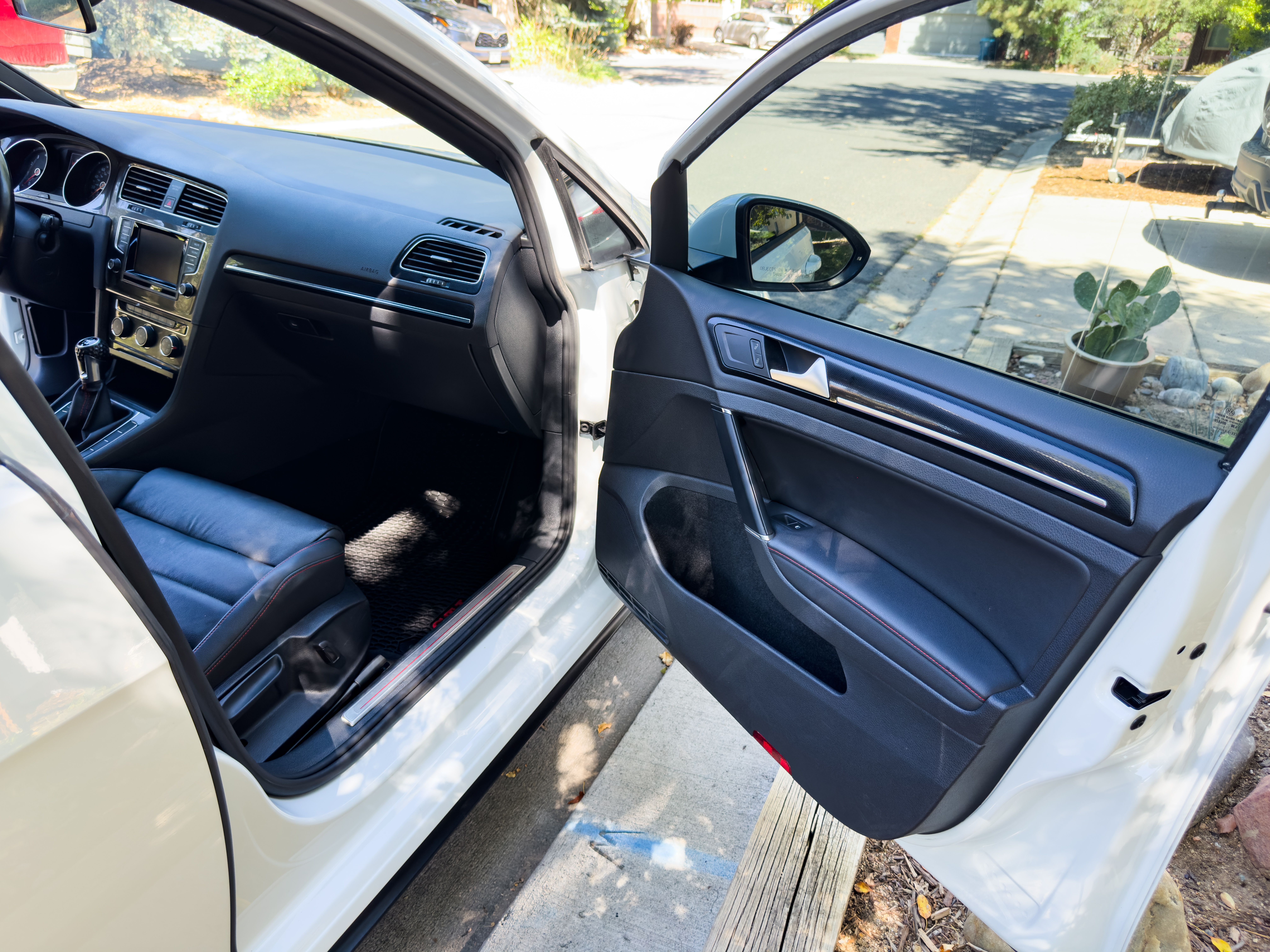 Used 2015 Volkswagen GTI SE FWD image 19