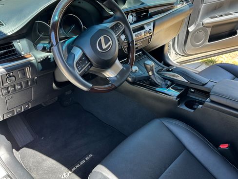 Used 2016 Lexus ES 350 w/ Navigation System Package FWD image 6