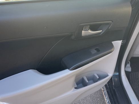 Used 2013 Toyota Camry LE image 10