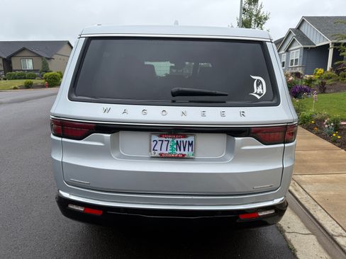 Used 2022 Jeep Wagoneer Series II AWD/4WD image 10