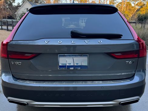 Used 2020 Volvo V90 T6 Cross Country image 4