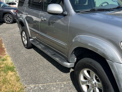 Used 2005 Toyota Sequoia SR5 AWD/4WD image 16