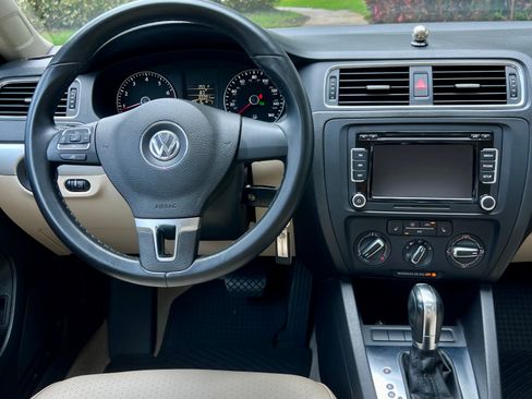 Used 2013 Volkswagen Jetta SE image 9