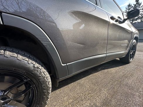 Used 2018 Jeep Cherokee Latitude Plus image 13